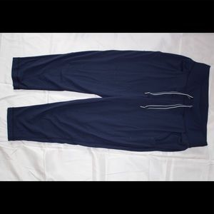 Loose crop Lulu Lemon pants